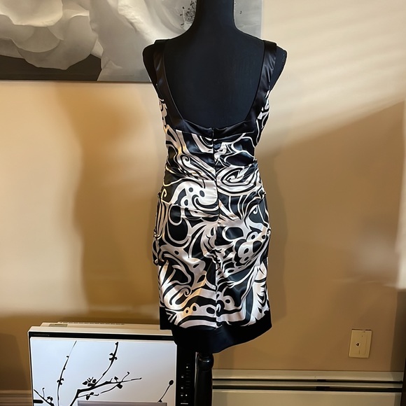 Beautiful cocktail dress - Picture 3 of 12